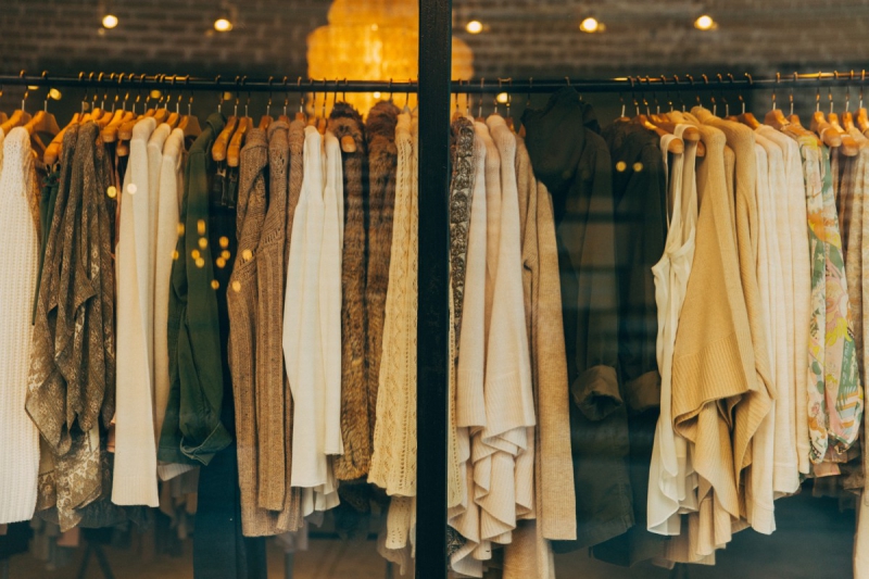 magasin-ST CYR SUR MER-min_clothe_fashion_store_shop_window_store_front-21277