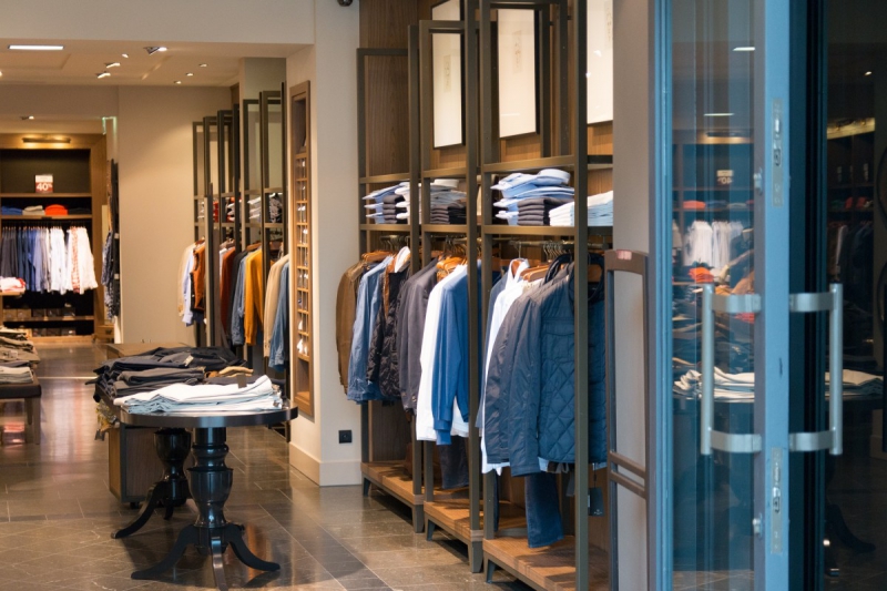magasin-ST CYR SUR MER-min_shop_clothes_clothing_shopping_mall_shopping_kielce_crown_poland-862477